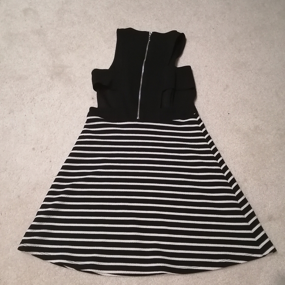 Black dress - Picture 2 of 2